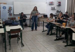 Roda de Leitura ministra curso de Contação de Histórias na E.E.B. Pedro Maciel