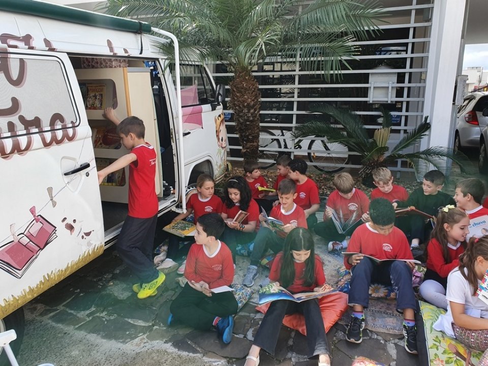 Roda de Leitura participa da Semana Nacional do Livro e da Biblioteca em Chapecó