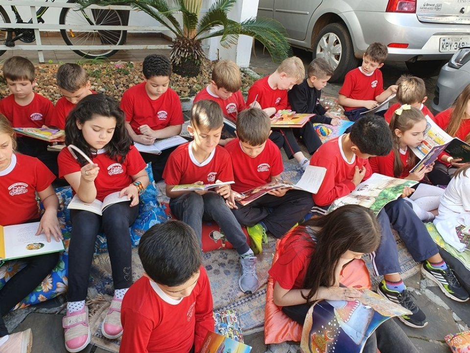 Roda de Leitura participa da Semana Nacional do Livro e da Biblioteca em Chapecó