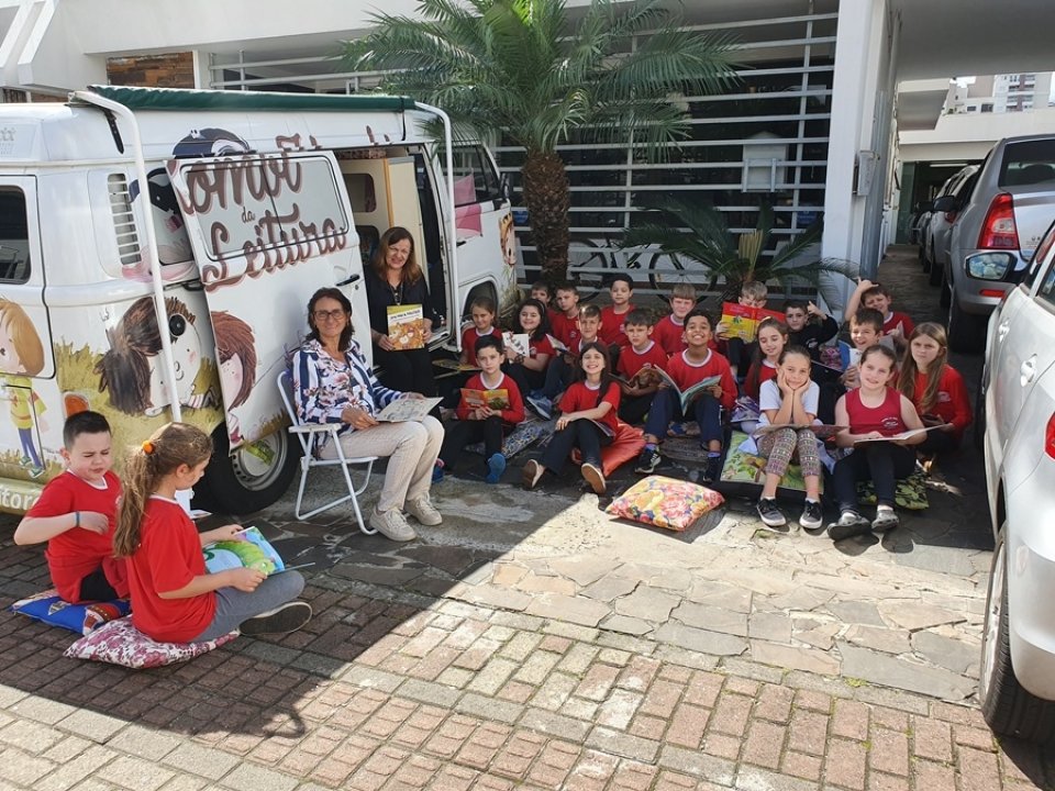 Roda de Leitura participa da Semana Nacional do Livro e da Biblioteca em Chapecó