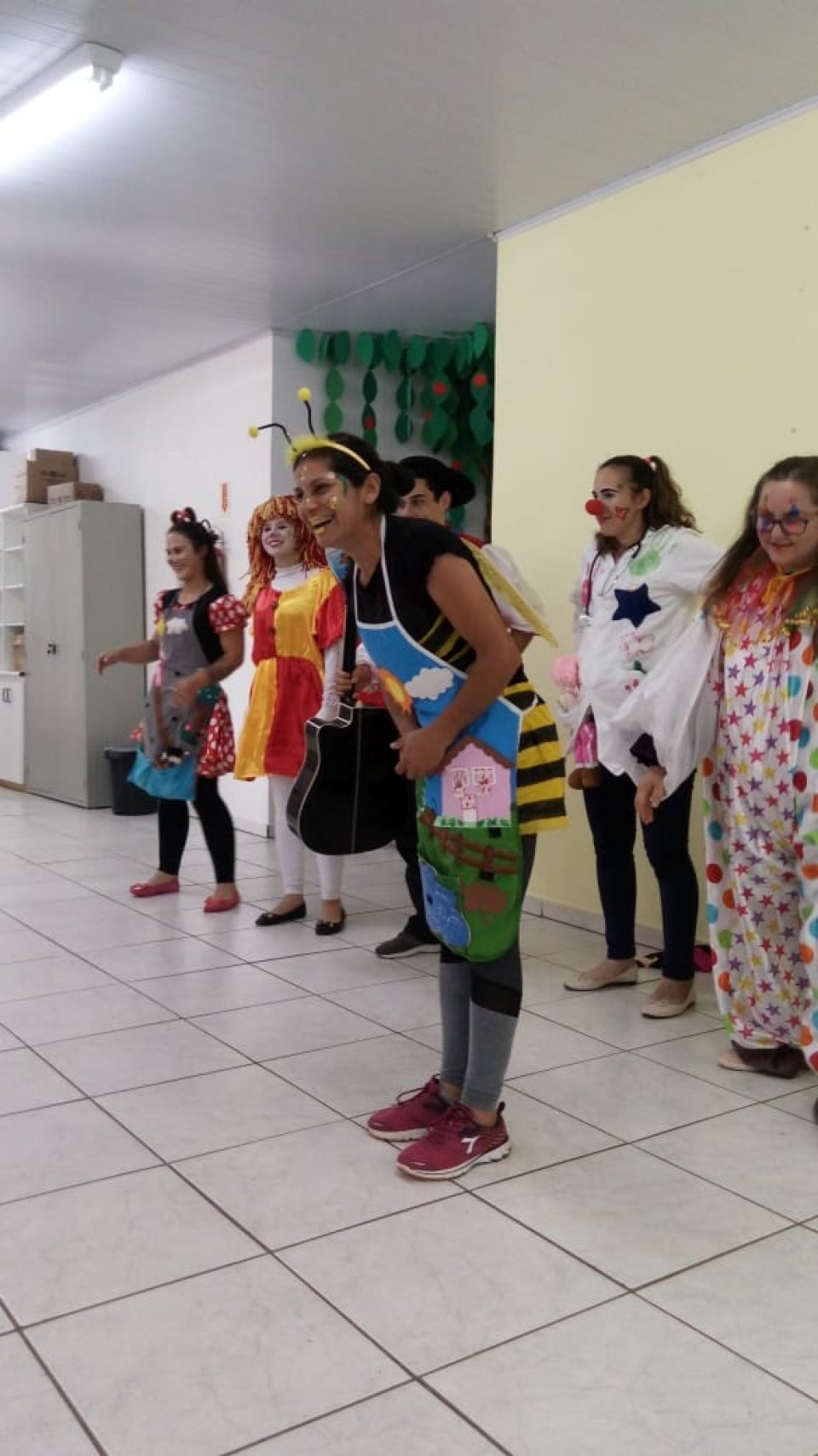 Voluntários realizam atividade na Creche Sonho Feliz em São Miguel do Oeste