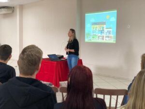 Alunos do projeto Liderança Comunitária conhecem a Fundação Aury Luiz Bodanese