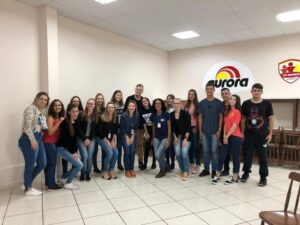 Alunos do projeto Liderança Comunitária conhecem a Fundação Aury Luiz Bodanese
