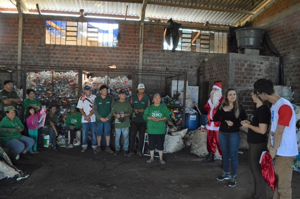 Brinquedos arrecadados na Mostra Cultural da FALB são entregues para mais de 170 crianças