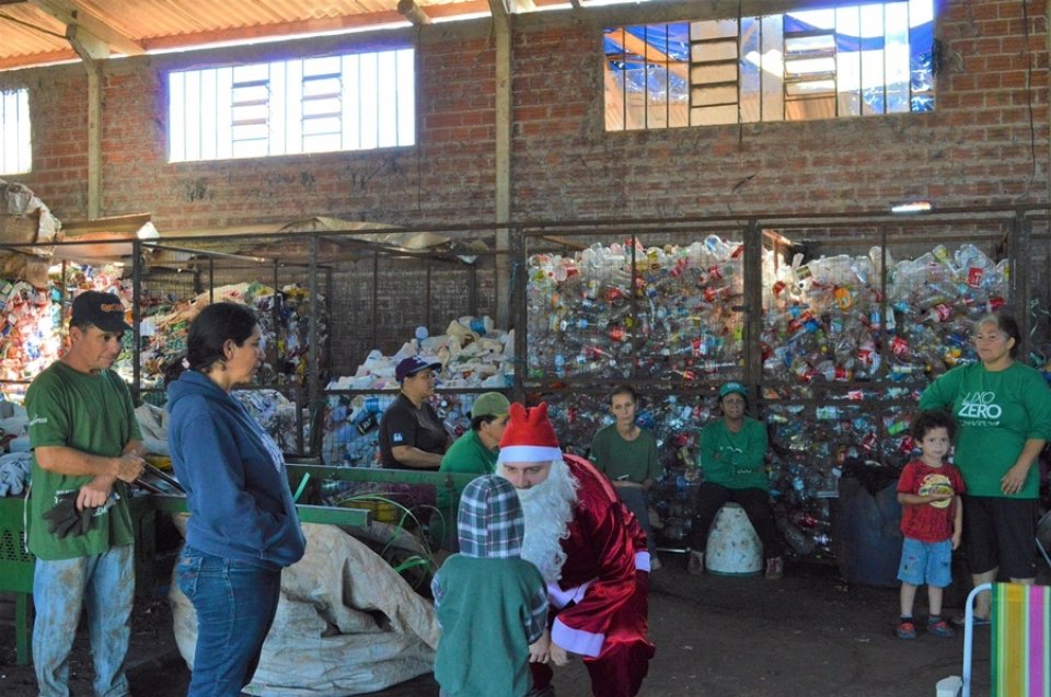 Brinquedos arrecadados na Mostra Cultural da FALB são entregues para mais de 170 crianças