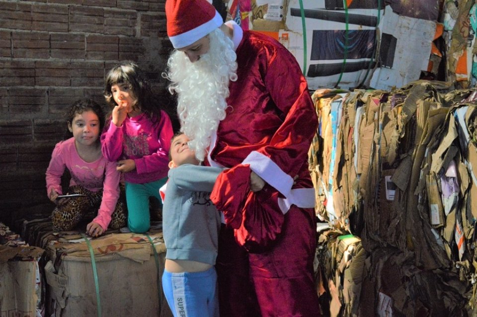 Brinquedos arrecadados na Mostra Cultural da FALB são entregues para mais de 170 crianças