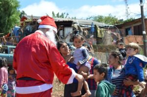 Brinquedos arrecadados na Mostra Cultural da FALB são entregues para mais de 170 crianças