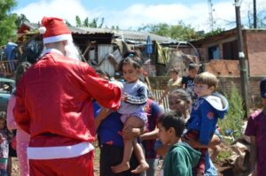 Brinquedos arrecadados na Mostra Cultural da FALB são entregues para mais de 170 crianças