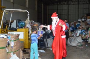 Brinquedos arrecadados na Mostra Cultural da FALB são entregues para mais de 170 crianças