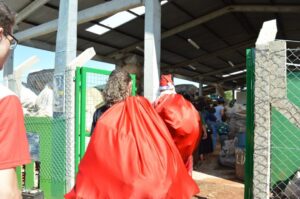 Brinquedos arrecadados na Mostra Cultural da FALB são entregues para mais de 170 crianças