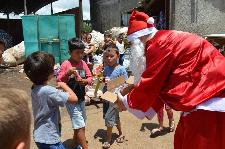 Brinquedos arrecadados na Mostra Cultural da FALB são entregues para mais de 170 crianças