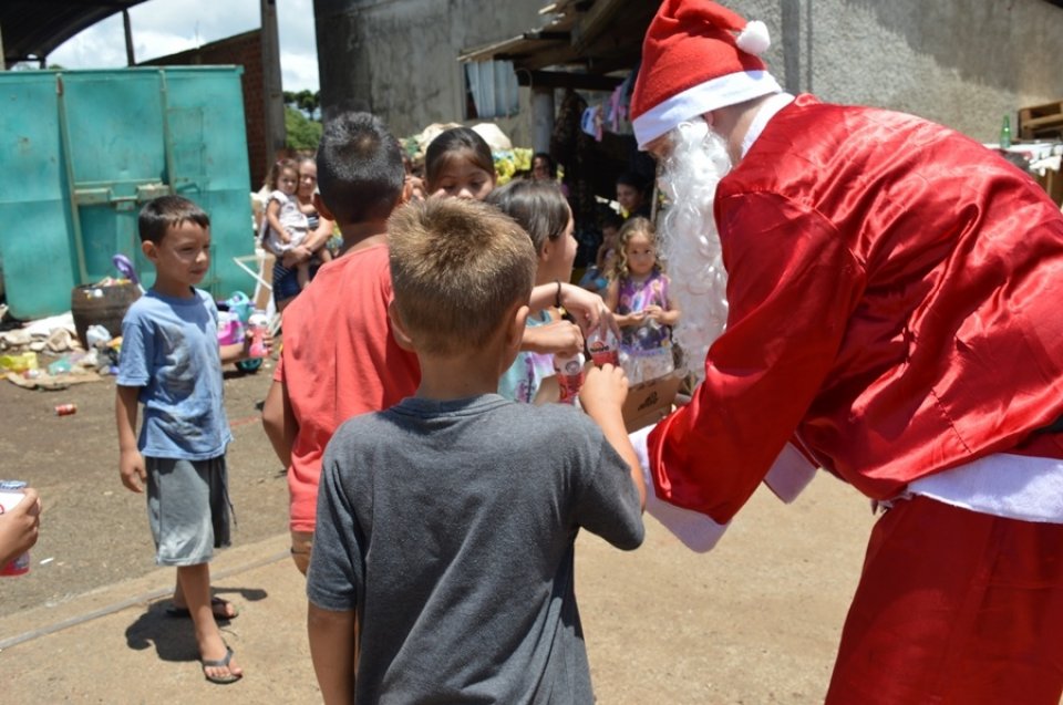 Brinquedos arrecadados na Mostra Cultural da FALB são entregues para mais de 170 crianças