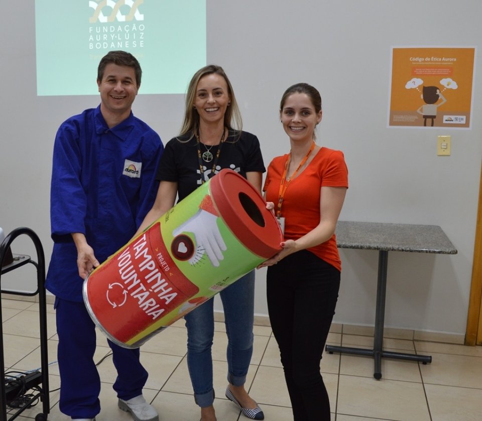 FALB faz a entrega do primeiro coletor do projeto Tampinha Voluntária