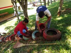 Voluntários das unidades de Chapecó e Guatambu realizam atividades em escola
