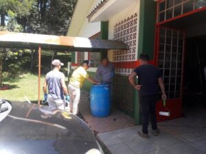 Voluntários das unidades de Chapecó e Guatambu realizam atividades em escola