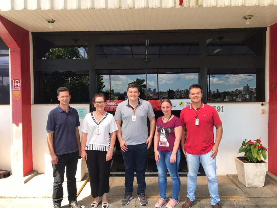 Voluntários realizam doação de sangue