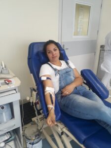 Voluntários realizam doação de sangue