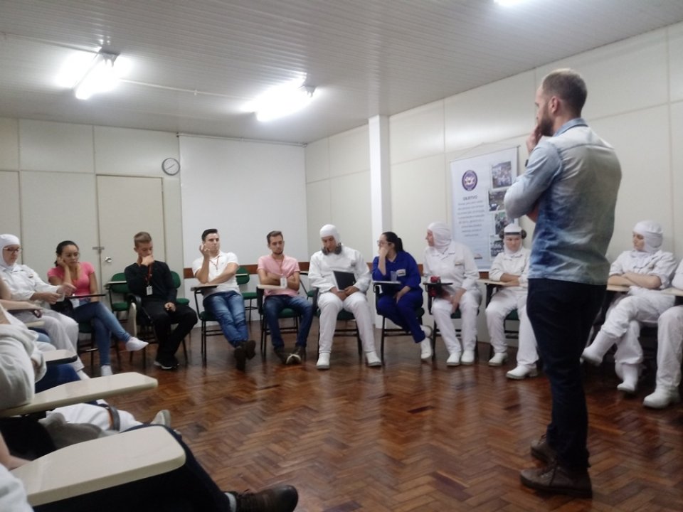 Unidade FASA recebe palestra sobre redução de danos relacionados ao uso de álcool e drogas