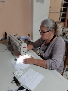 FALB doa 100 kits para confecção de máscaras