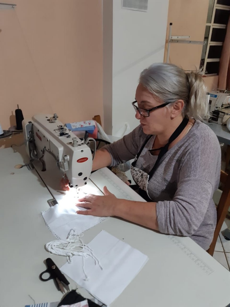 FALB doa 100 kits para confecção de máscaras