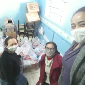 FALB e filial de vendas da Aurora doam alimentos para creche em Porto Alegre
