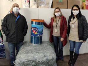 Campanha Meias do Bem da FALB recebe 40 cobertores para doação