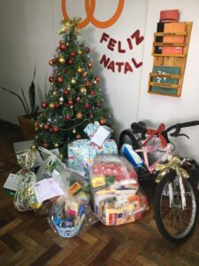 Voluntários da Fábrica de Rações de Erechim (RS) adotam cartinhas no Natal