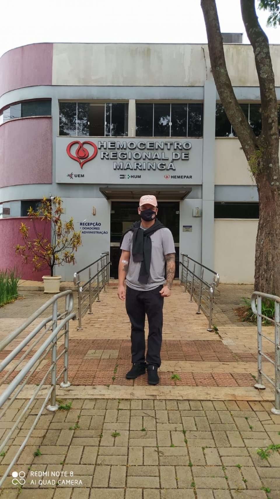 Voluntários de Mandaguari doam sangue no Hemocentro de Maringá