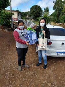 Páscoa da FALB distribui 250 caixas de bombons para crianças de Chapecó