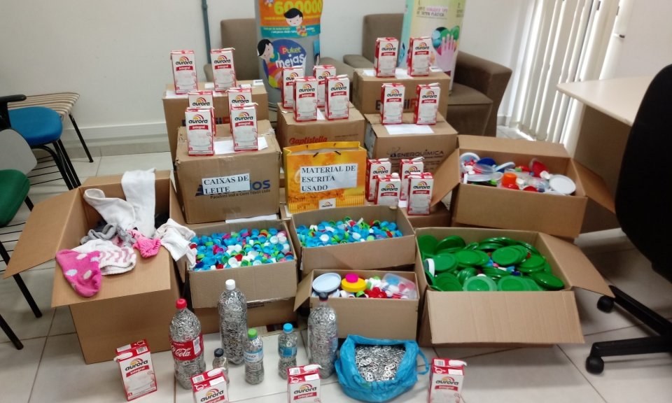 Voluntários contribuem com campanhas e projetos de reciclabilidade da FALB