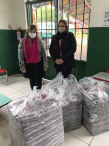 Incubatório Chapecó destina cobertores para comunidade