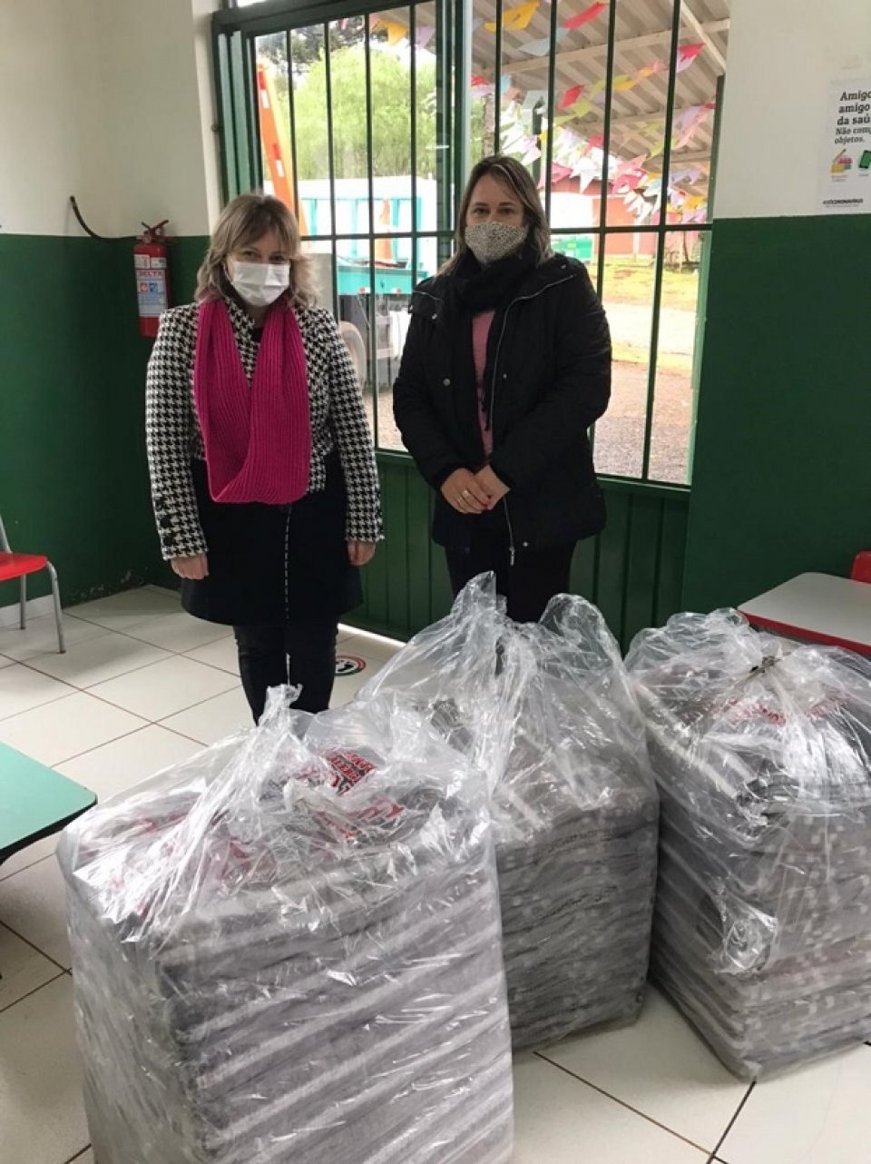 Incubatório Chapecó destina cobertores para comunidade