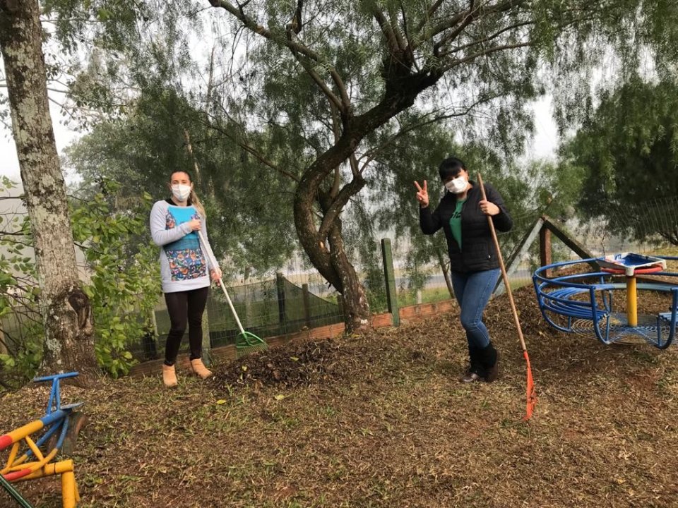 Voluntários do Incubatório Chapecó realizam ação na Escola Nova Aurora