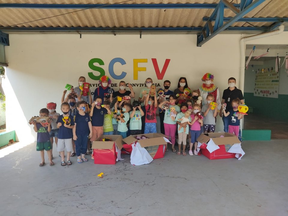 Voluntários da FALB realizam ações de Dia das Crianças em entidades sociais