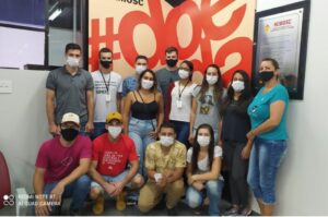 Voluntários realizam doação de sangue
