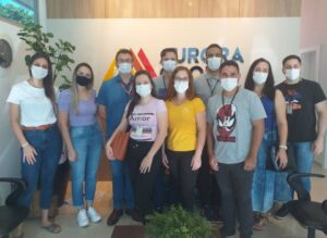 Voluntários realizam doação de sangue