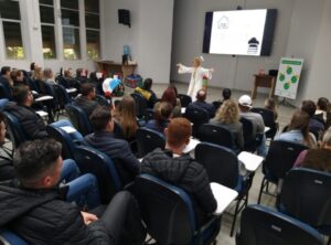 Fundação ALB incentiva a sustentabilidade com palestras em unidades da mantenedora Aurora Coop