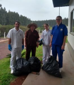 Voluntários da Aurora Coop engajados na preservação do meio ambiente