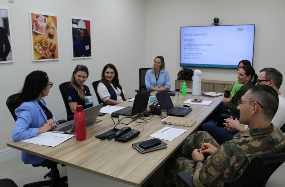 Avaliação dos relatórios socioambientais do Prêmio Escola Cidadã