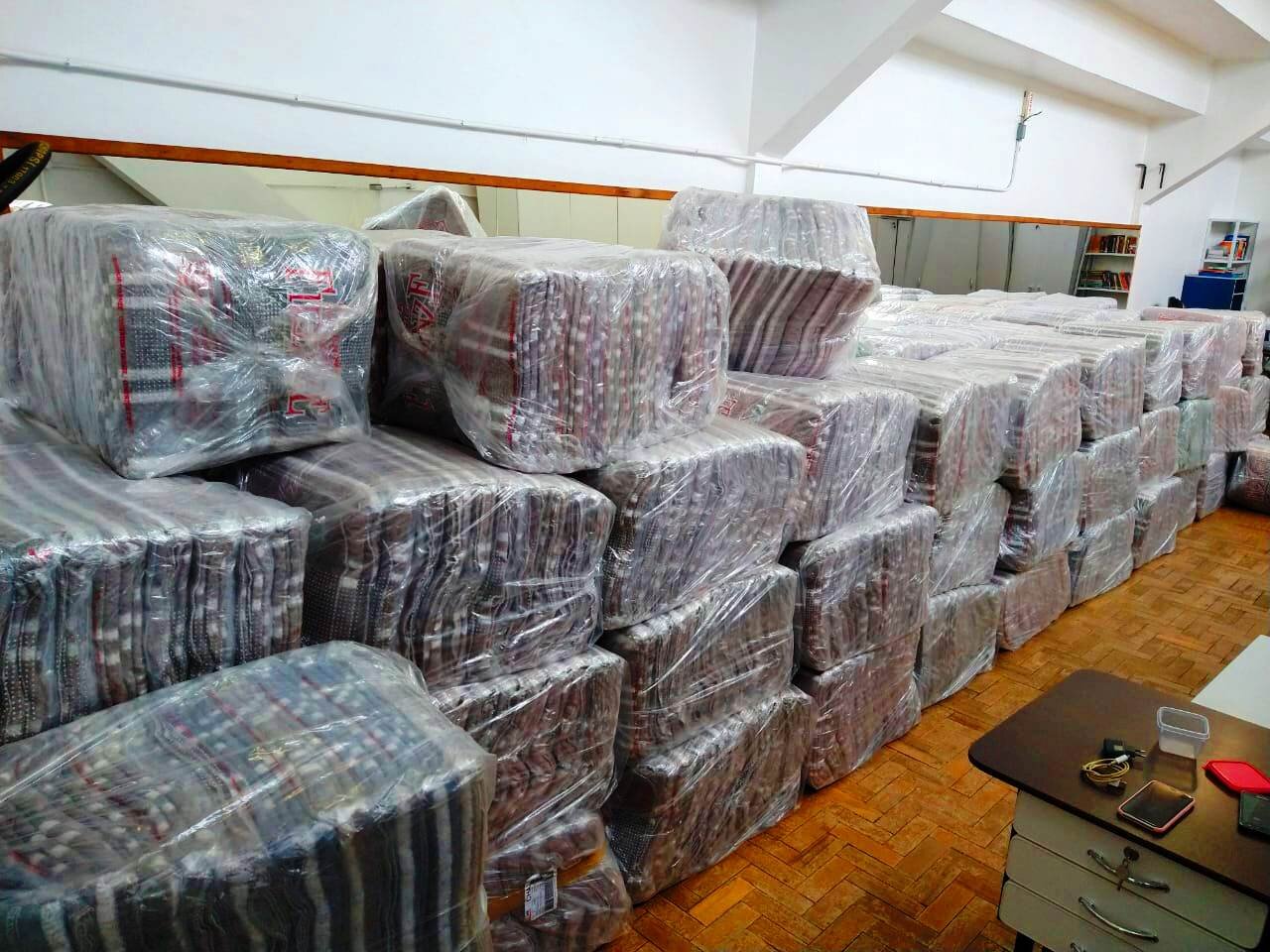FALB recebe mais de mil cobertores para doação