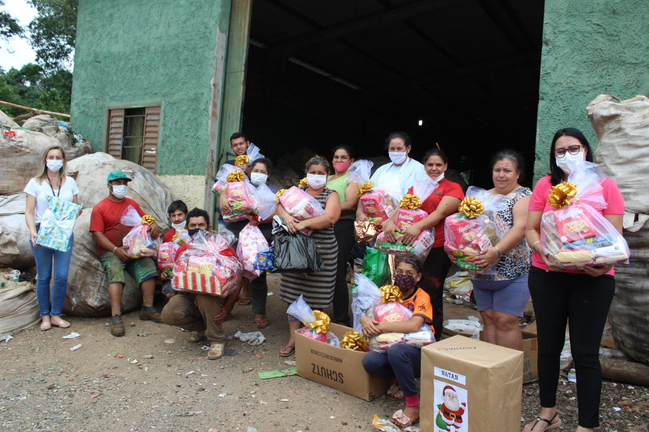 FALB doa cestas básicas para 27 famílias de Associações de Catadores de Chapecó (SC)