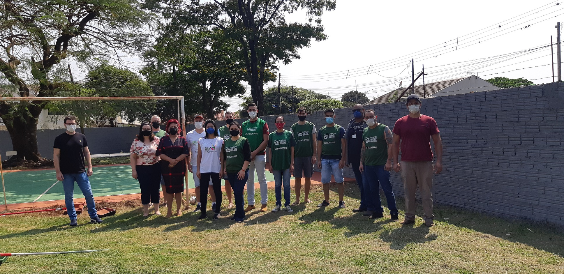 Voluntários de Mandaguari (PR) participam de revitalização de escolas municipais