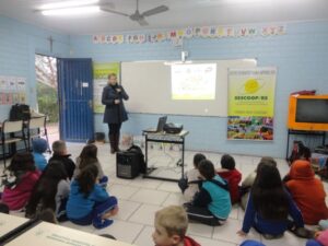 A Turminha da Reciclagem/RS atende escolas no mês de Julho