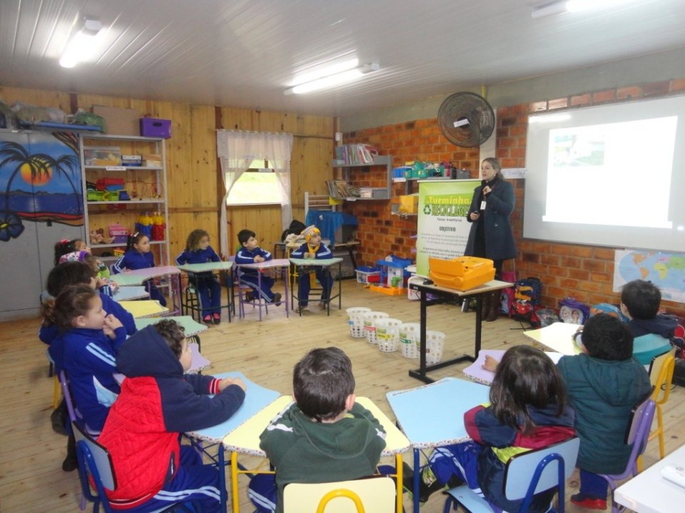 A Turminha da Reciclagem/RS atende escolas no mês de Julho