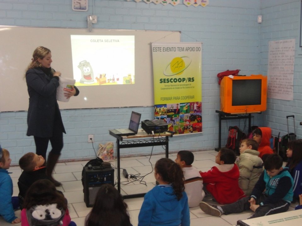 A Turminha da Reciclagem/RS atende escolas no mês de Julho