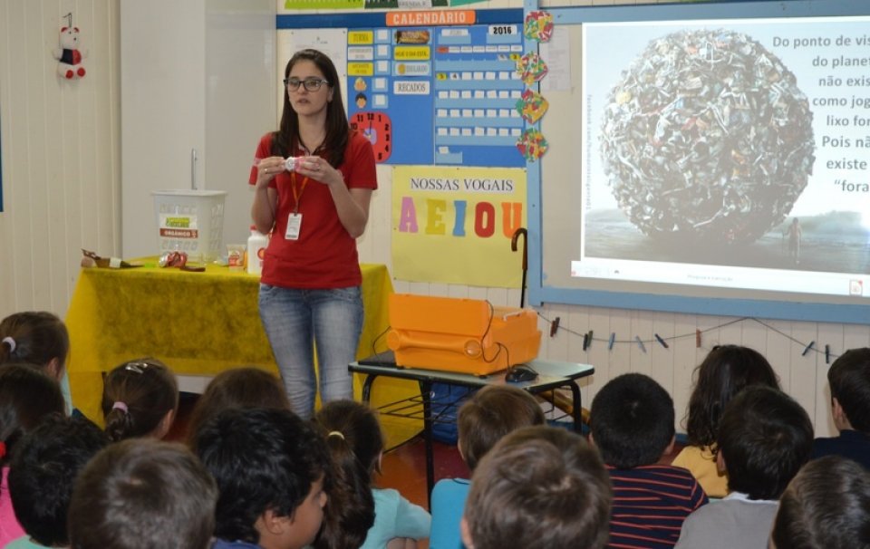 Sensibilização com A Turminha da Reciclagem no mês de Julho