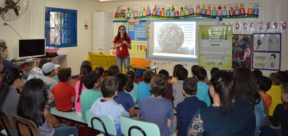 Sensibilização com A Turminha da Reciclagem no mês de Julho