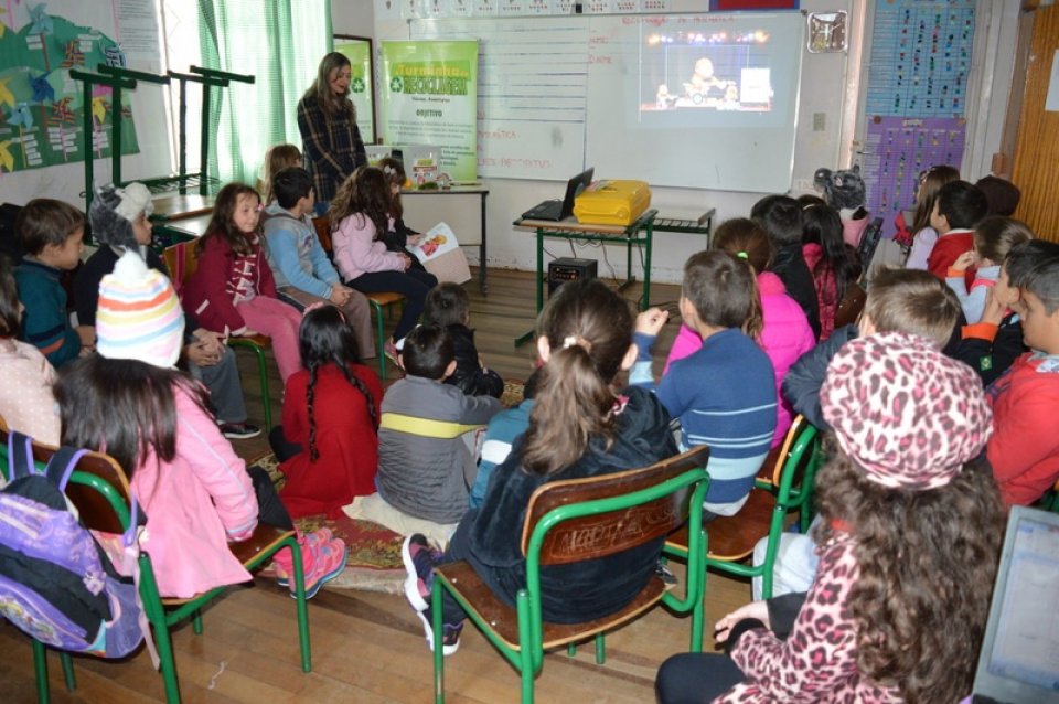 Sensibilização com A Turminha da Reciclagem no mês de Julho