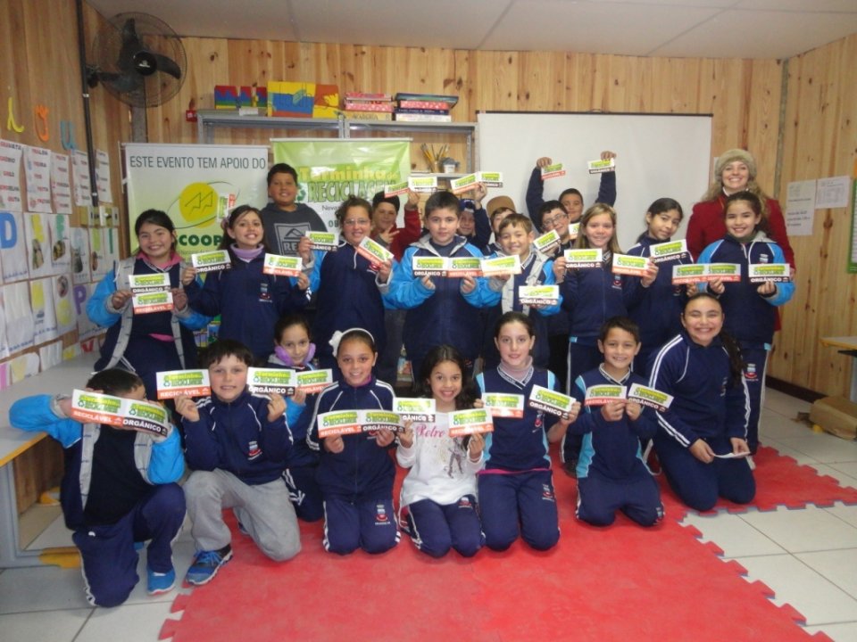 A Turminha da Reciclagem/RS realiza atividades antes do recesso escolar