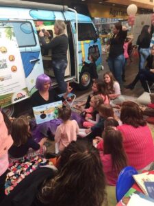 Master Sonda Shopping recebe contação de histórias